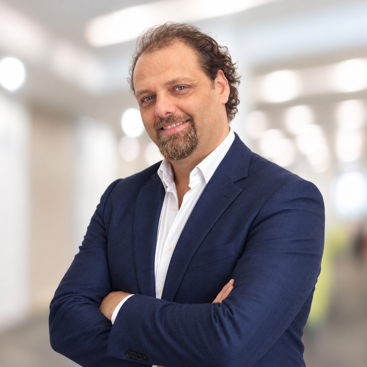 Portret van de eigenaar van ROY Business Services op kantoor
